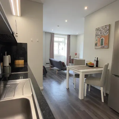 Gold Center 101 公寓