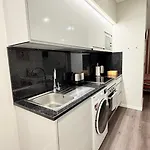 Apartamento Gold Center 101 *