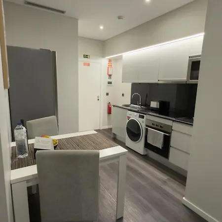 Apartamento Gold Center 101 *